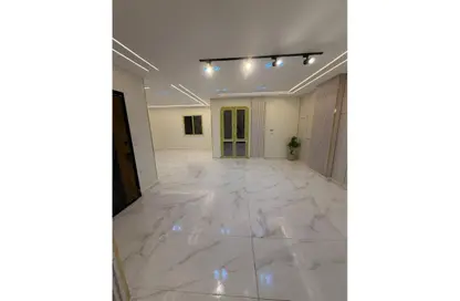 Apartment - 4 Bedrooms - 3 Bathrooms for sale in Al Hay Al Thalith St. - 3rd District - 6 October City - Giza