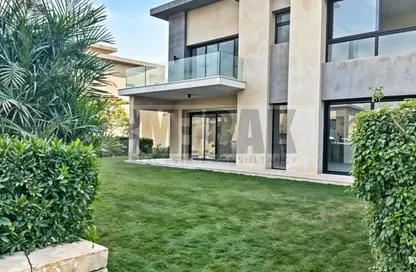 Apartment - 3 Bedrooms - 3 Bathrooms for sale in Swan Lake Residence - 5th Settlement Compounds - The 5th Settlement - New Cairo City - Cairo