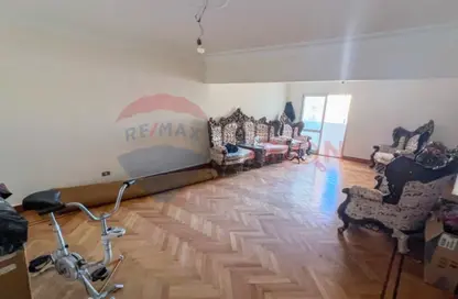 شقة - 2 غرف نوم - 2 حمامات للبيع في شارع توت عنخ امون - سموحة - حي شرق - الاسكندرية