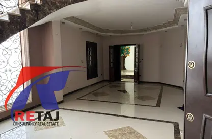 Villa - 5 Bedrooms - 3 Bathrooms for rent in Al Gezira St. - South Investors Area - New Cairo City - Cairo