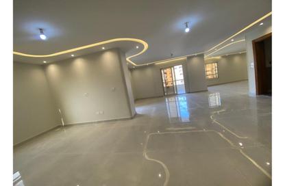 Apartment - 3 Bedrooms - 3 Bathrooms for sale in Mohammed Al Maqref St. - 6th Zone - Nasr City - Cairo