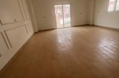 شقة - 3 غرف نوم - 2 حمامات للايجار في شارع الجزيرة - المستثمرين الجنوبية - مدينة القاهرة الجديدة - القاهرة