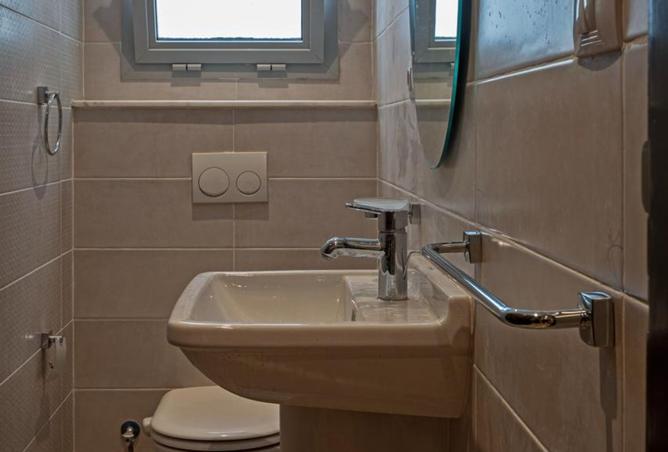 8240172 - Property Image 3