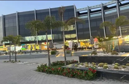 Shop - Studio for rent in One Golden Square Mall - The 5th Settlement - New Cairo City - Cairo