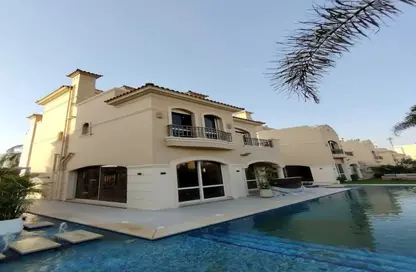 فيلا - 5 غرف نوم - 4 حمامات للبيع في رويال ميدوز - كمبوندات الشيخ زايد - الشيخ زايد - الجيزة