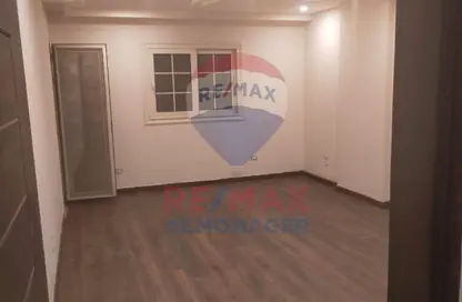 Apartment - 2 Bedrooms - 2 Bathrooms for rent in Mohamed Hassan Al Gezery St. (Margeel) - Zamalek - Cairo