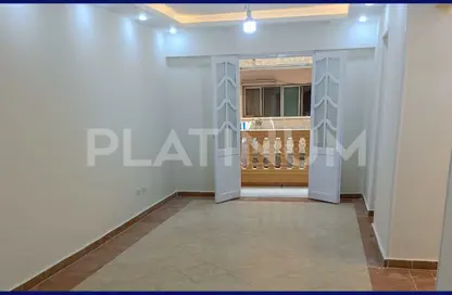 Apartment - 3 Bedrooms - 1 Bathroom for sale in Omar Ibn Abd Al Aziz Mosque St. - Miami - Hay Awal El Montazah - Alexandria