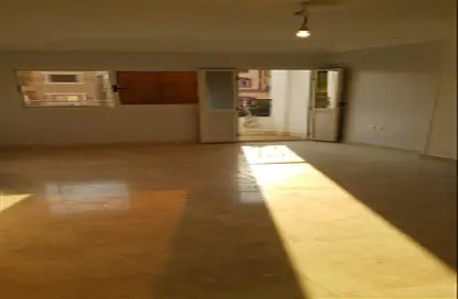 شقة - 3 غرف نوم - 1 حمام للبيع في الحي الاول - الشيخ زايد - الجيزة
