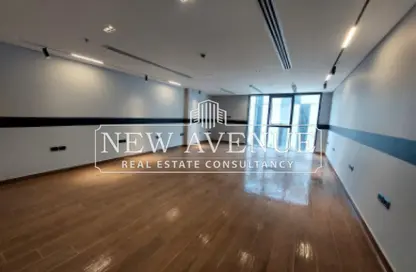 Office Space - Studio - 3 Bathrooms for sale in Hyde Park Business District Mall - South Teseen St. - The 5th Settlement - New Cairo City - Cairo