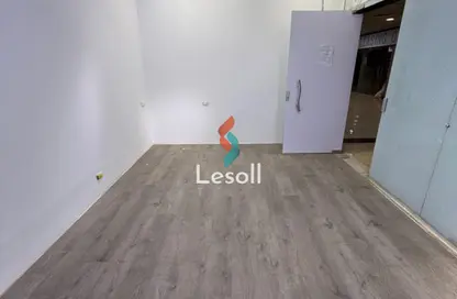 محل تجاري - استوديو - 2 حمامات للايجار في طريق الشروق - المجاورة الاولي - الحي الثامن - مدينة الشروق - القاهرة
