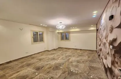 شقة - 3 غرف نوم - 2 حمامات للبيع في شارع نادي الصيد - الدقي - الجيزة