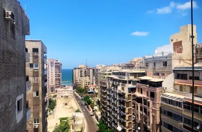 شقة - 2 غرف نوم - 1 حمام للبيع في شارع المعسكر الرومانى - رشدي - حي شرق - الاسكندرية