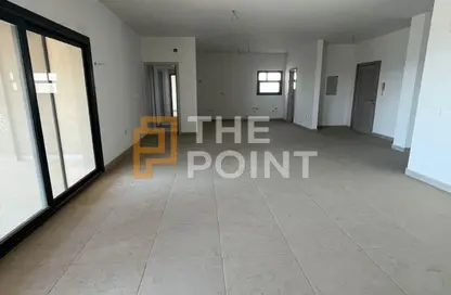 شقة - 3 غرف نوم - 3 حمامات للبيع في كمبوند البروج - كمبوندات الشروق - مدينة الشروق - القاهرة