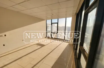 Clinic - Studio - 2 Bathrooms for sale in Akhnaton St. - District 5 - The 5th Settlement - New Cairo City - Cairo