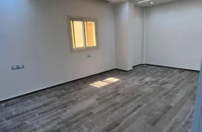 Apartment - 2 Bedrooms - 1 Bathroom for sale in Abou El Houl - New Cairo City - Cairo