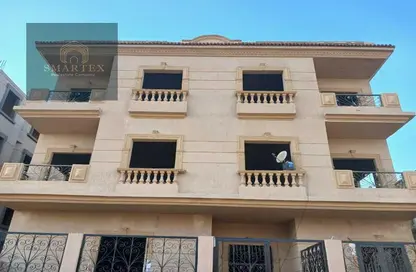 شقة - 3 غرف نوم - 2 حمامات للبيع في المجاورة الاولي - الحي الثالث شرق - مدينة الشروق - القاهرة