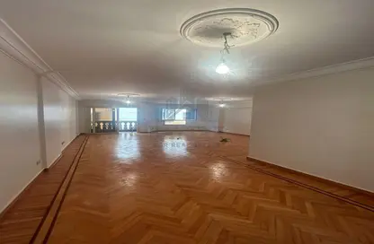 Apartment - 3 Bedrooms - 3 Bathrooms for sale in Kamal Eldin Salah St. - Smouha - Hay Sharq - Alexandria