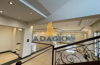 Villa - 3 Bedrooms - 4 Bathrooms for sale in Royal City - Sheikh Zayed Compounds - Sheikh Zayed City - Giza