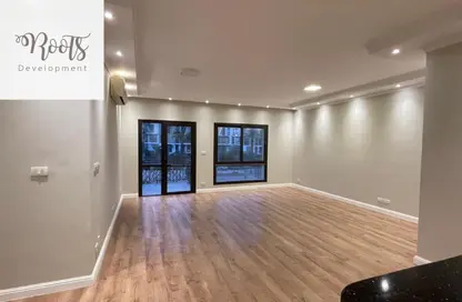 شقة - 3 غرف نوم - 2 حمامات للبيع في ذا كورت ياردز - كمبوندات الشيخ زايد - الشيخ زايد - الجيزة