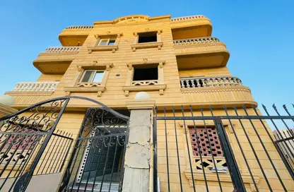 Apartment - 3 Bedrooms - 2 Bathrooms for rent in 3rd District East - Shorouk City - Cairo
