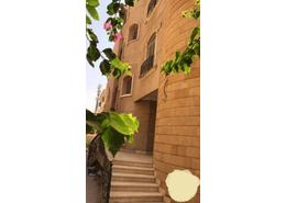 فيلا - 4 غرف نوم - 3 حمامات for للبيع in شارع عمر بن عبد العزيز - الحي السادس - مدينة العبور - القليوبية