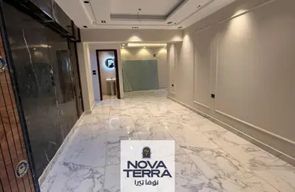 شقة - 3 غرف نوم - 2 حمامات للبيع في السياحية الاولى - التوسعات الشمالية - مدينة 6 أكتوبر - الجيزة