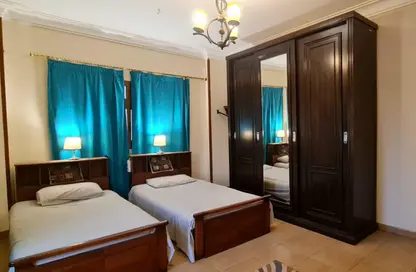 دوبلكس - 3 غرف نوم - 2 حمامات للبيع في شارع يوسف صبري أبو طالب - الحي السابع - مدينة العبور - القليوبية