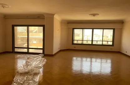 Apartment - 4 Bedrooms - 2 Bathrooms for rent in Ezzat Salama St. - 6th Zone - Nasr City - Cairo