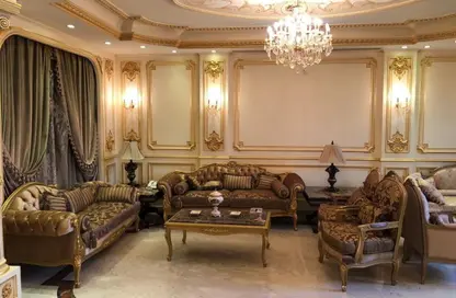 Villa - 4 Bedrooms - 4 Bathrooms for sale in Royal City - Sheikh Zayed Compounds - Sheikh Zayed City - Giza