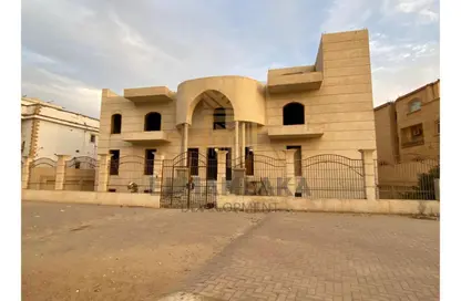 Apartment - 3 Bedrooms - 3 Bathrooms for sale in Al Bostan St. - 9th District - Sheikh Zayed City - Giza