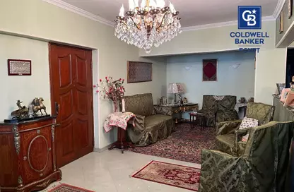Apartment - 3 Bedrooms - 2 Bathrooms for sale in Hassan Assem St. - Zamalek - Cairo