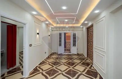 Apartment - 3 Bedrooms - 2 Bathrooms for sale in Kaaed Asrab Al Behar St. - Miami - Hay Awal El Montazah - Alexandria