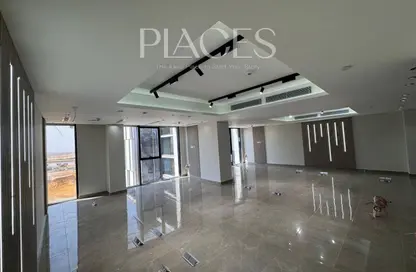 Office Space - Studio - 2 Bathrooms for rent in Hyde Park Business District Mall - South Teseen St. - The 5th Settlement - New Cairo City - Cairo