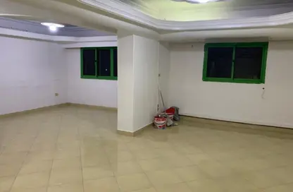 شقة - 3 غرف نوم - 2 حمامات للايجار في شارع يس راغب - المنطقة الثامنة - مدينة نصر - القاهرة