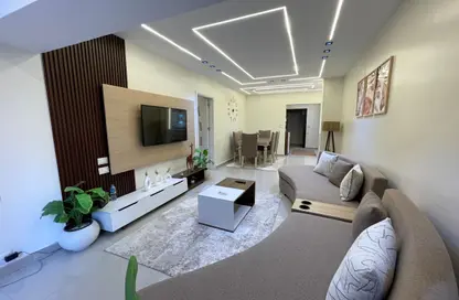 شقة - 2 غرف نوم - 2 حمامات للايجار في شارع محي الدين أبو العز - الدقي - الجيزة