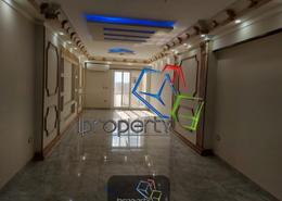 شقة - 3 غرف نوم for للايجار in شارع المدرسة السويسرية - كامب شيزار - حي وسط - الاسكندرية
