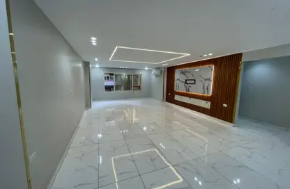 Apartment - 3 Bedrooms - 3 Bathrooms for rent in Dokki - Giza