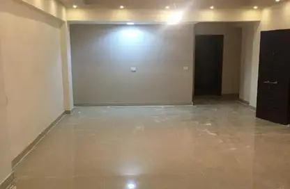 شقة - 3 غرف نوم - 2 حمامات للايجار في شارع ابو موسي الاشعري - التجمع الاول - مدينة القاهرة الجديدة - القاهرة