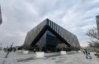 Office Space - Studio - 4 Bathrooms for sale in Eastown - 5th Settlement Compounds - The 5th Settlement - New Cairo City - Cairo