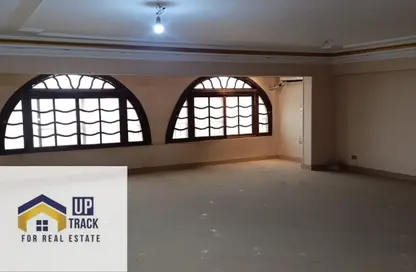 Apartment - 3 Bedrooms - 2 Bathrooms for sale in Maadi - Hay El Maadi - Cairo