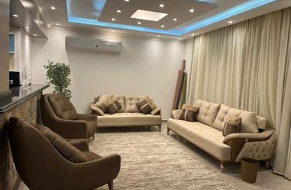 شقة - 3 غرف نوم - 3 حمامات للايجار في 6 ويست - بيفرلي هيلز - كمبوندات الشيخ زايد - الشيخ زايد - الجيزة