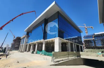 محل - استوديو - 3 حمامات للبيع في جولدن جيت - شارع التسعين الجنوبي - التجمع الخامس - مدينة القاهرة الجديدة - القاهرة