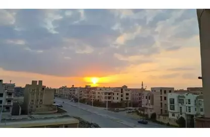 شقة - 4 غرف نوم - 3 حمامات للبيع في لازورد - الحي الثامن - الشيخ زايد - الجيزة