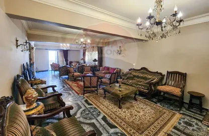 شقة - 5 غرف نوم - 3 حمامات للبيع في شارع حفني ناصف - سيدي جابر - حي شرق - الاسكندرية