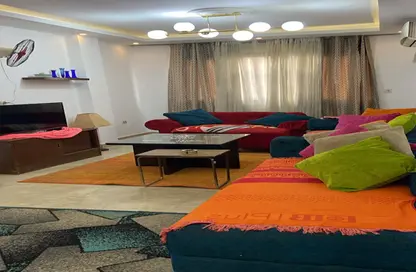 Apartment - 2 Bedrooms - 1 Bathroom for rent in Abd Al Hamid Badawy St. - El Hegaz Square - El Nozha - Cairo