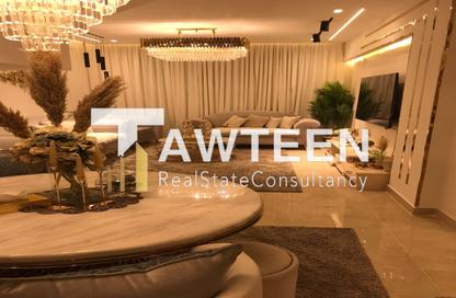 (بنتهاوس  (روف - 3 غرف نوم - 4 حمامات للبيع في مون ريزيدنس - فيفث سكوير - التجمع الخامس - مدينة القاهرة الجديدة - القاهرة