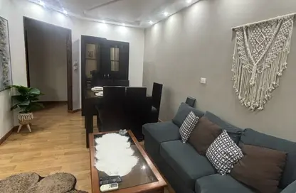 Apartment - 2 Bedrooms - 1 Bathroom for rent in Al Rehab - New Cairo City - Cairo