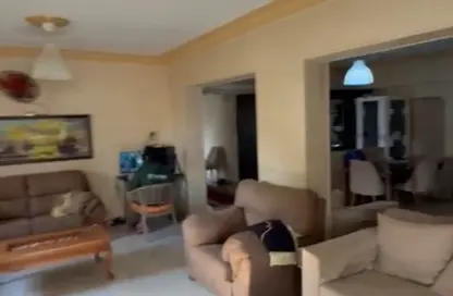 شقة - 4 غرف نوم - 2 حمامات للبيع في شارع ابراهيم نوار - المنطقة السادسة - مدينة نصر - القاهرة