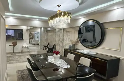 شقة - 3 غرف نوم - 2 حمامات للبيع في شارع محرم بك - محرم بك - حي وسط - الاسكندرية