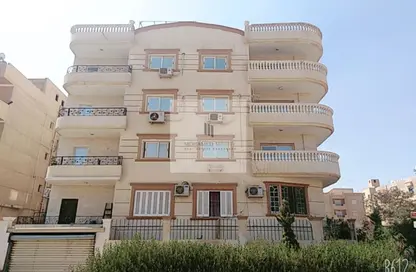 Whole Building - 7+ Bedrooms - 7+ Bathrooms for sale in Street 7 - 3rd District - 6 October City - Giza